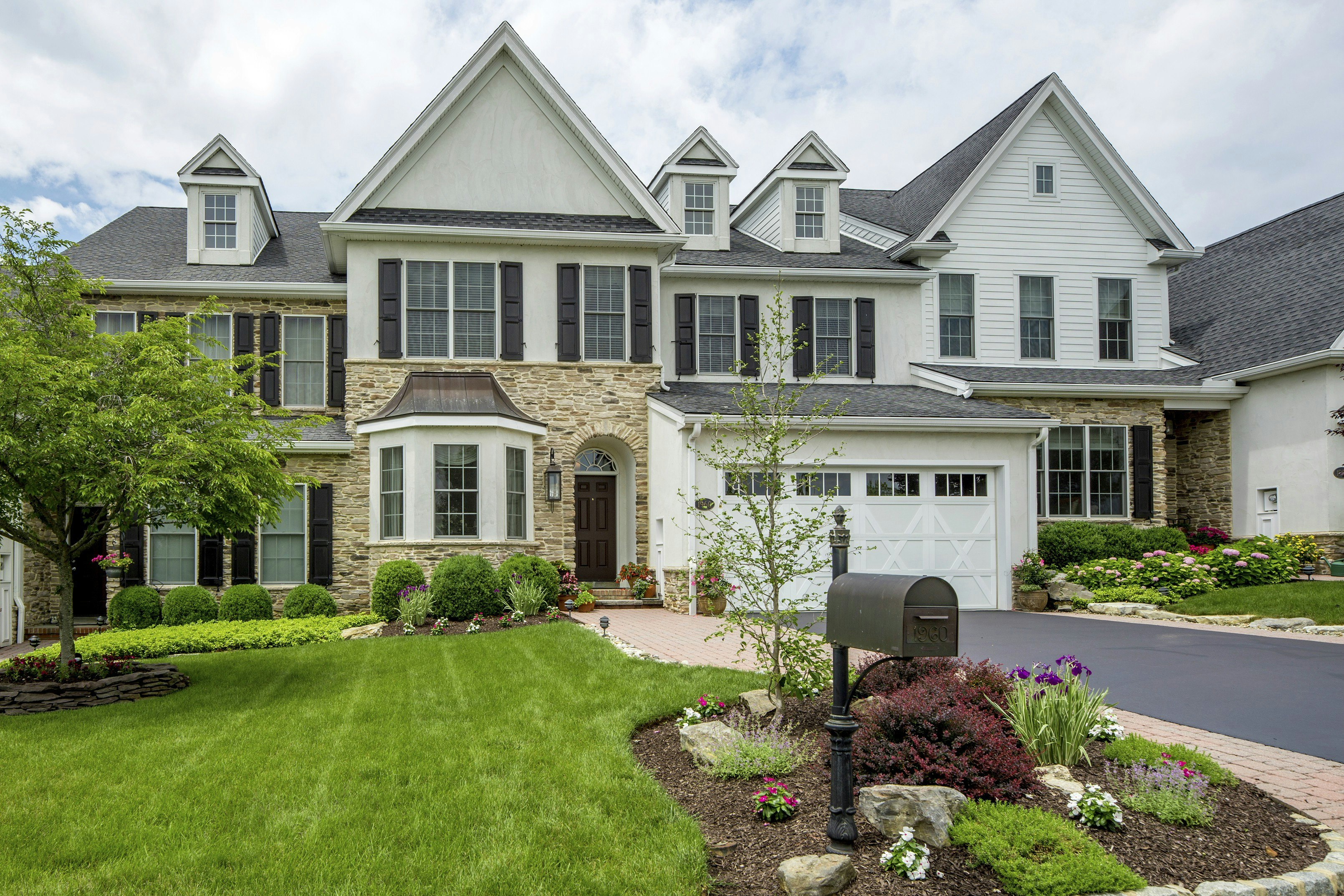 1960 Carriage Knoll Dr, Bethlehem, PA 18015, Presented by Carol C